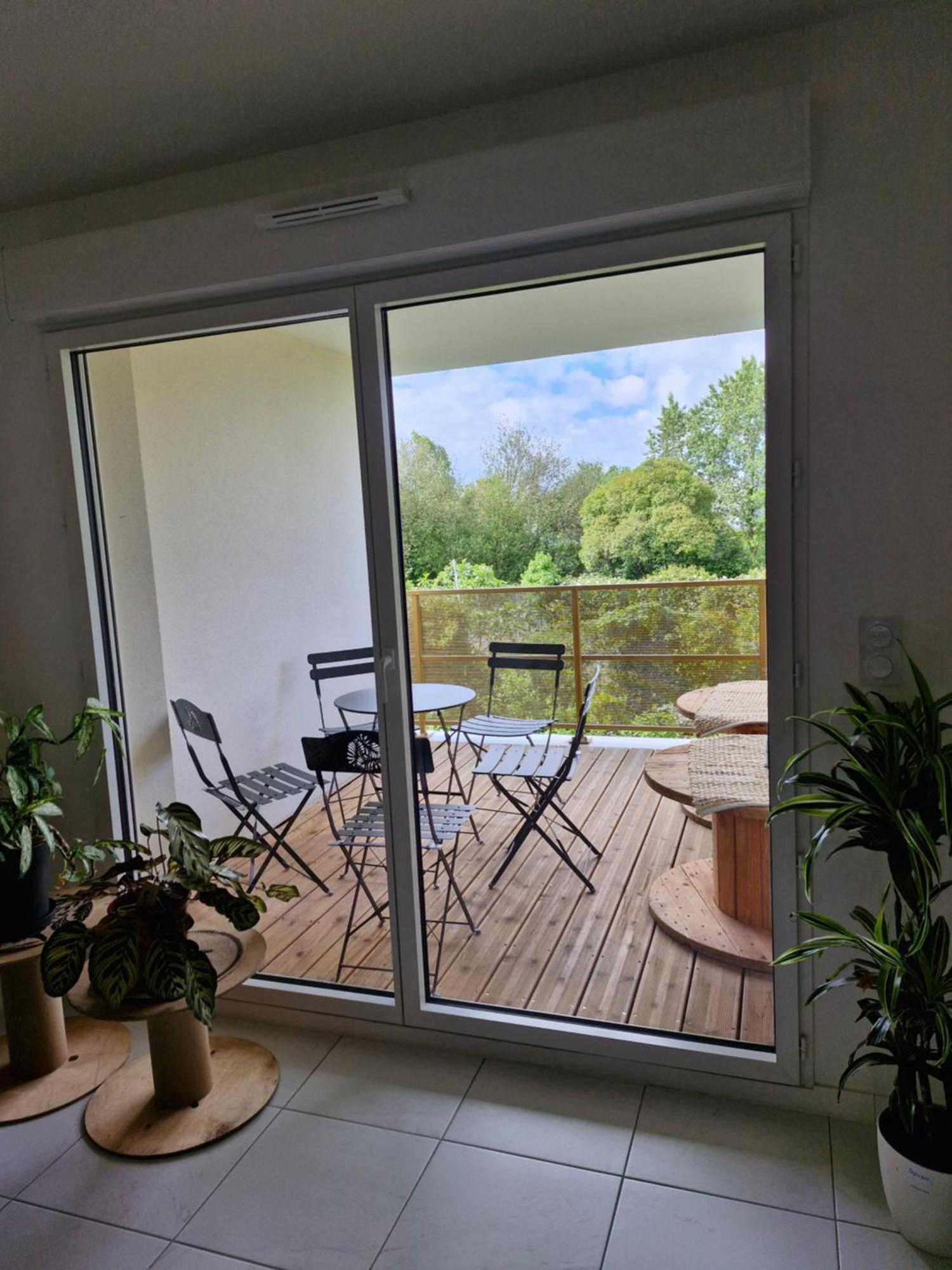 Avec 2 Chambres, Un Parking Prive, Terrasse, A Floirac-arkea Arena Bordeaux Appartement